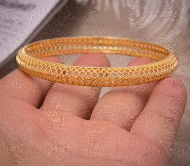 Elegant Bangle for Women - Timeless & Versatile